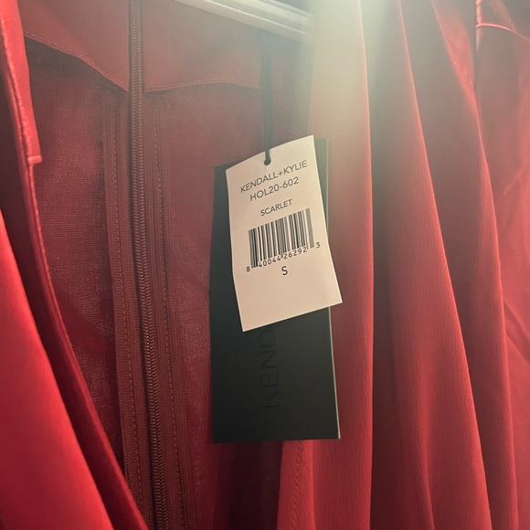New with tags Red silk one piece Kendall & kylie small - Picture 5 of 5